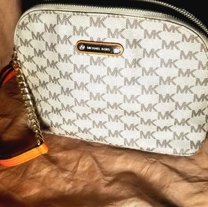 Michael Kors Brown leather 'cindy' purse